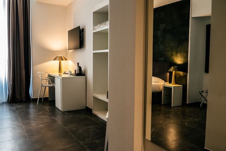 Room 13 of 42