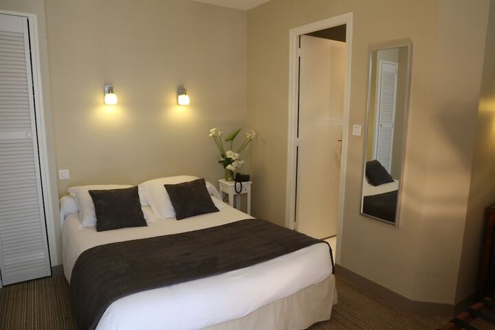 Room 3 of 49