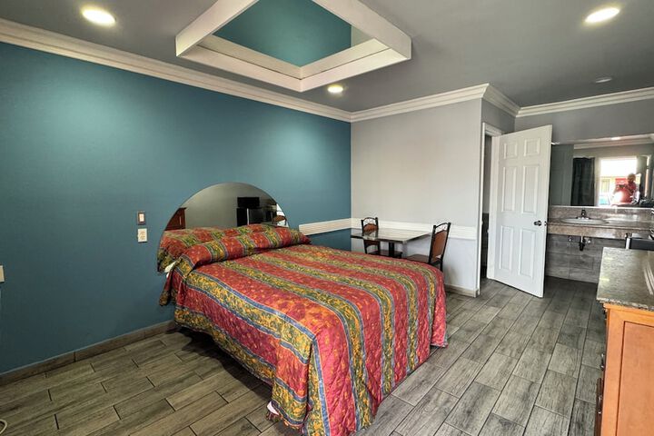 Room 15 of 31