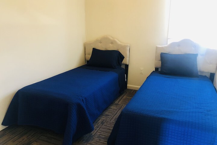 Room 6 of 25