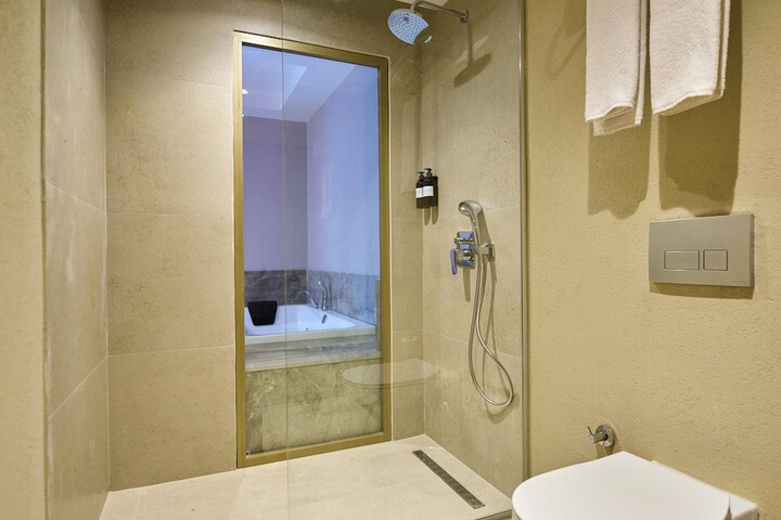 Room 20 of 29