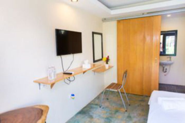 Room 16 of 65