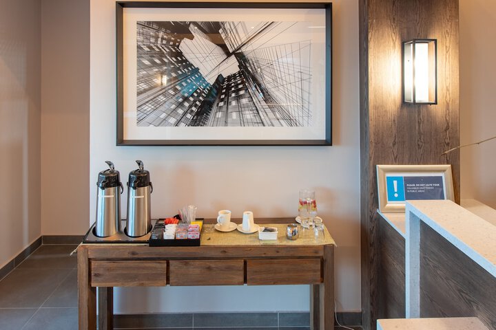 Breakfast/Coffee Service 19 of 32