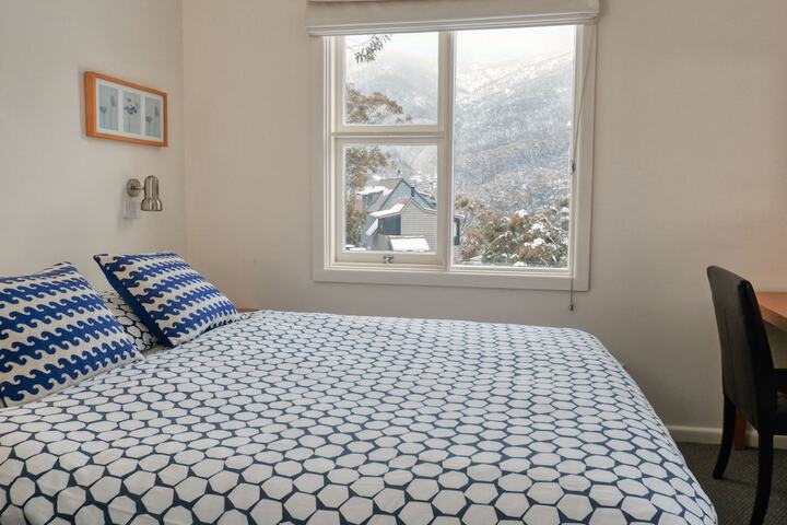 Room 4 of 37
