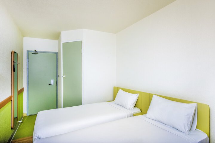 Room 5 of 27