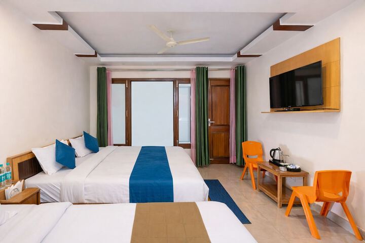 Room 12 of 28