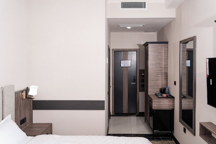 Room 16 of 50