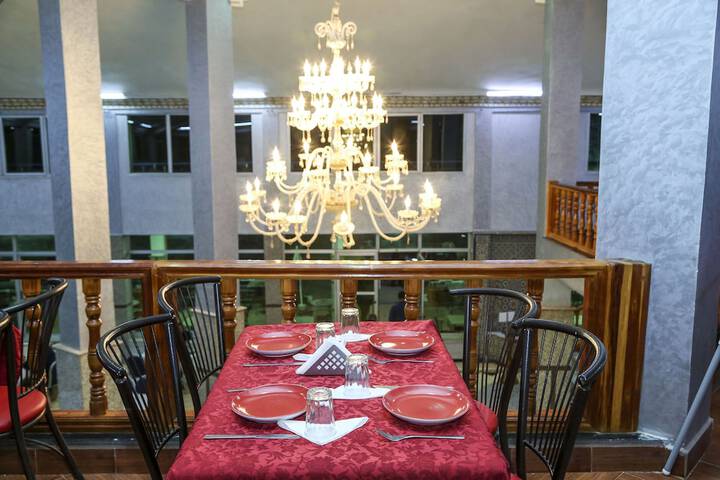 Dining 20 of 33
