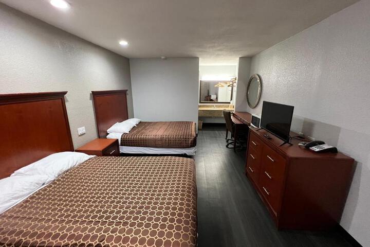 Basic Double Room (3 of 4)