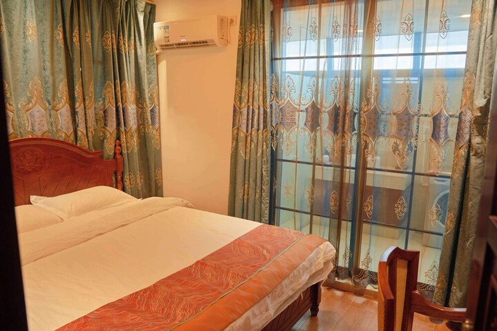 Room 18 of 178