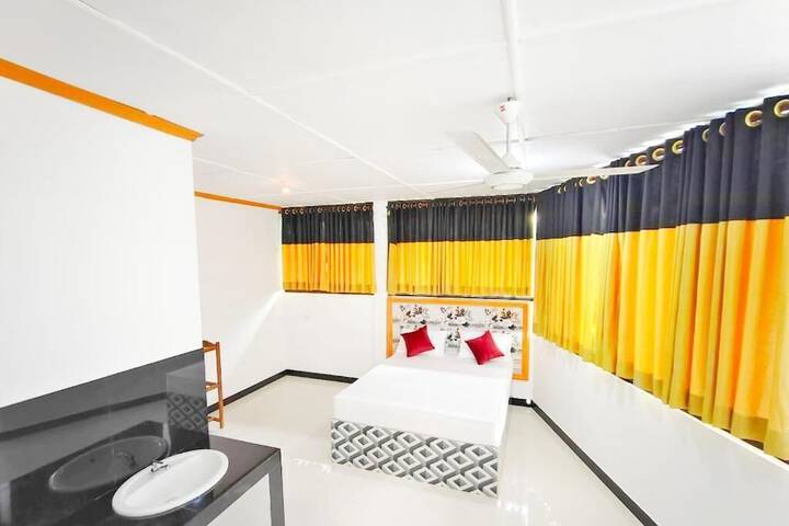 Room 9 of 37