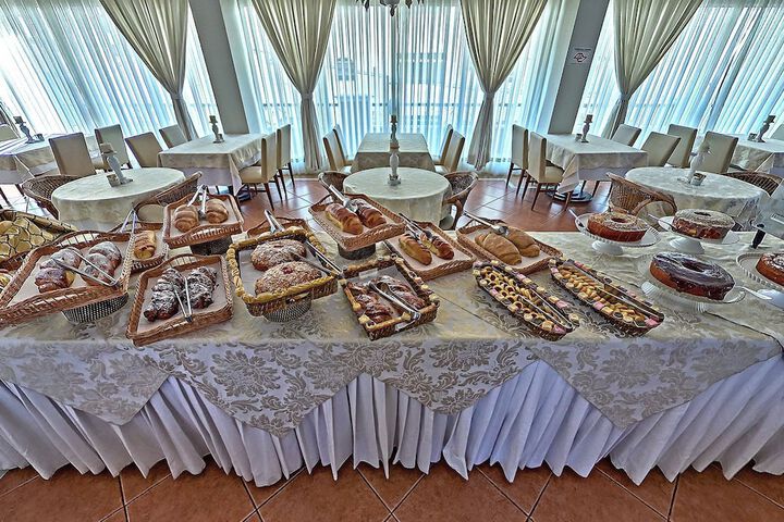 Dining 63 of 85