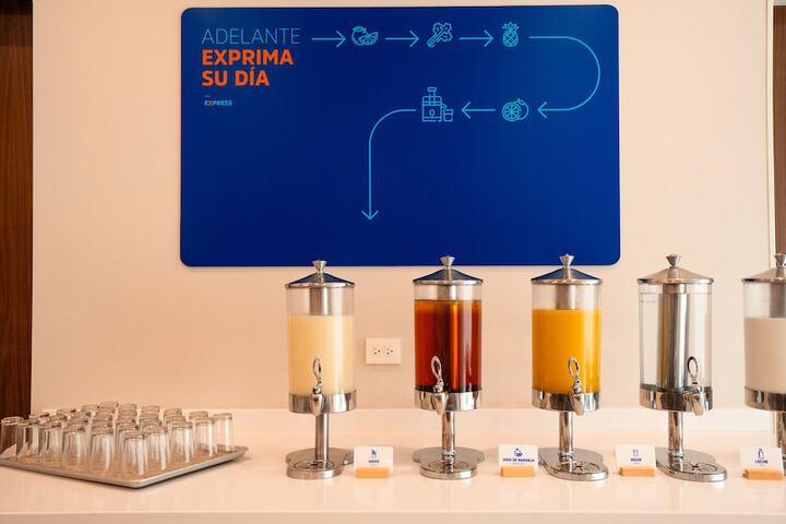 Breakfast/Coffee Service 75 of 90