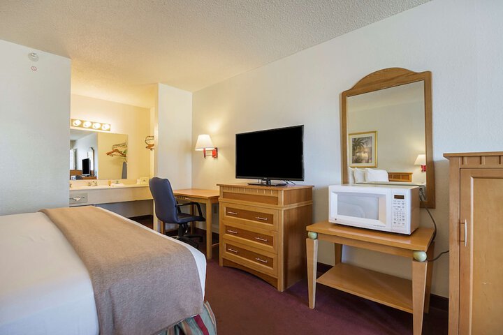 2 Queen Beds Pet Friendly (15 of 18)