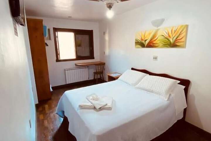 Room 4 of 10