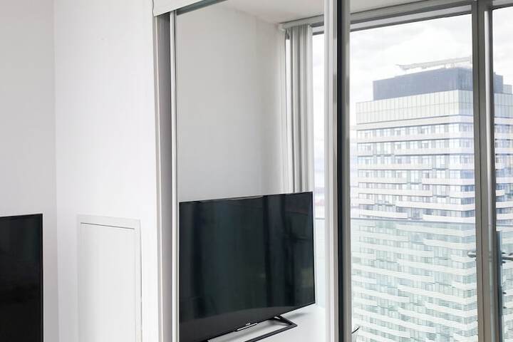 Room 3 of 90