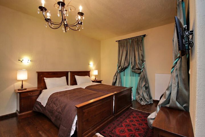 Room 6 of 31