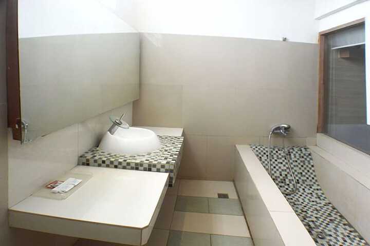 Room 18 of 31