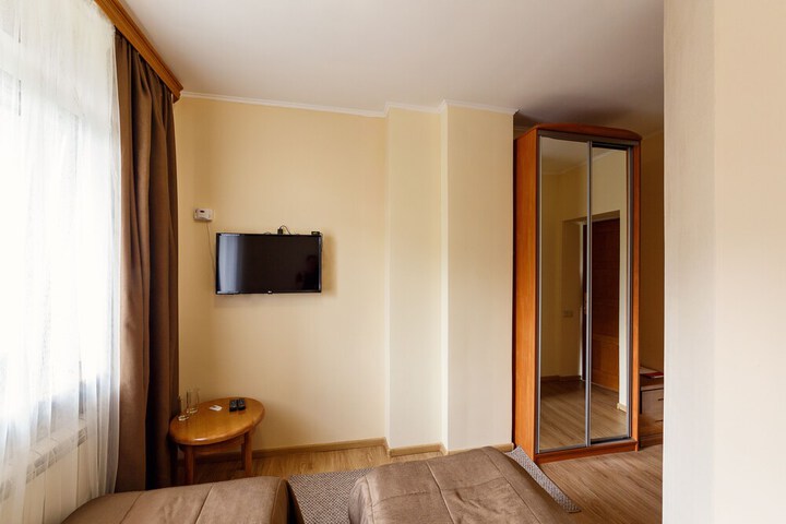 Room 4 of 38