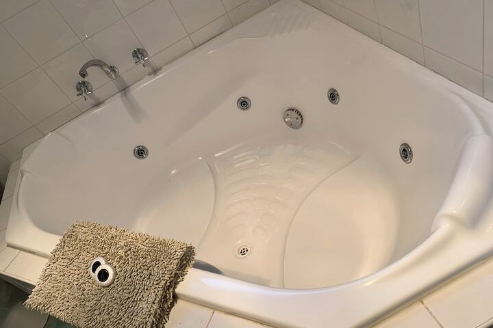 Hot Tub 35 of 56