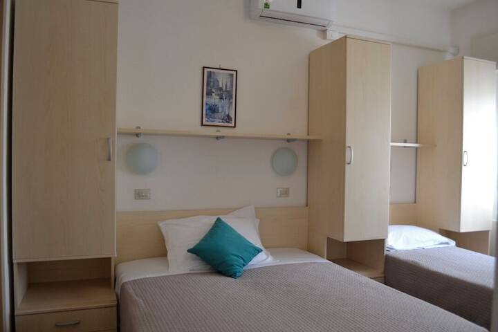 Room 33 of 121