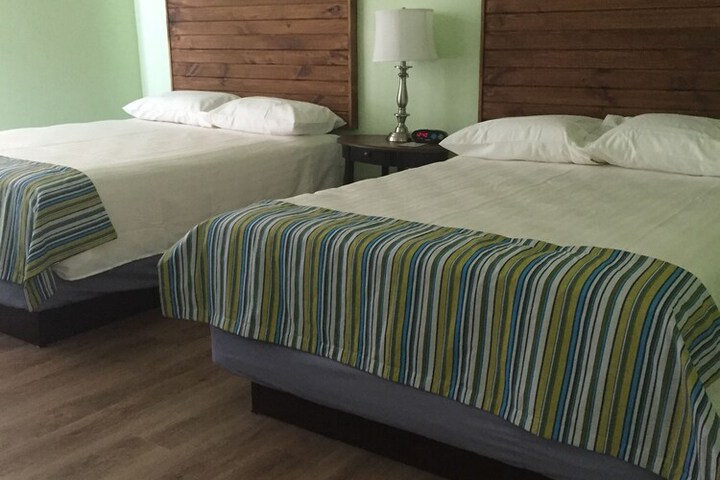 Room 2 of 33