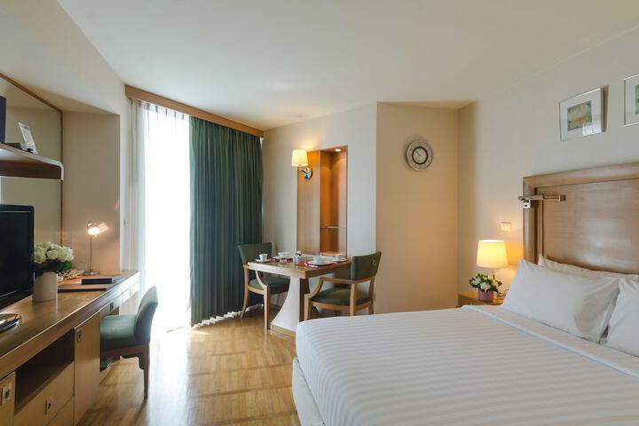 Room 9 of 62