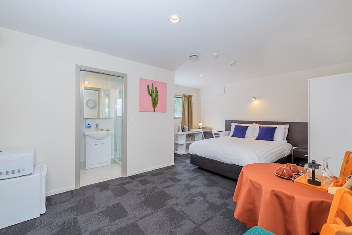 Room 9 of 24