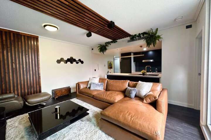 Room 6 of 14