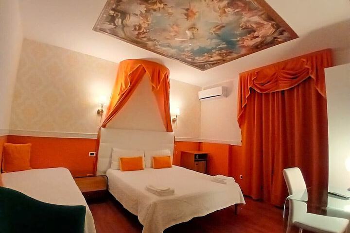 Room 6 of 15