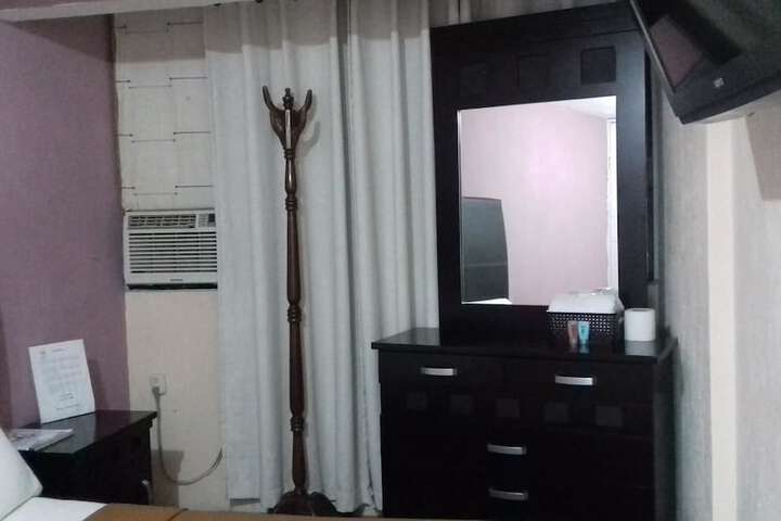 Room 10 of 25