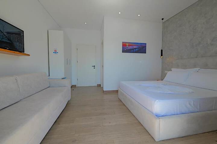 Room 44 of 141