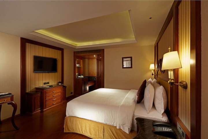Room 4 of 30