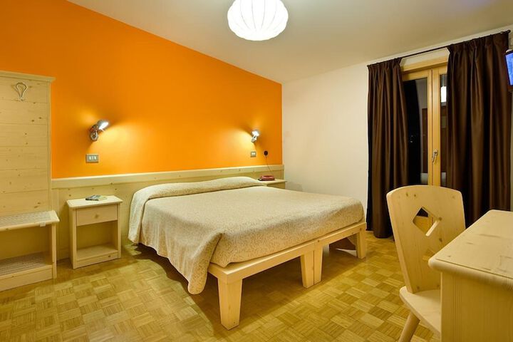 Room 10 of 63