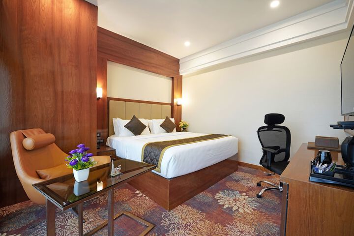Room 8 of 33