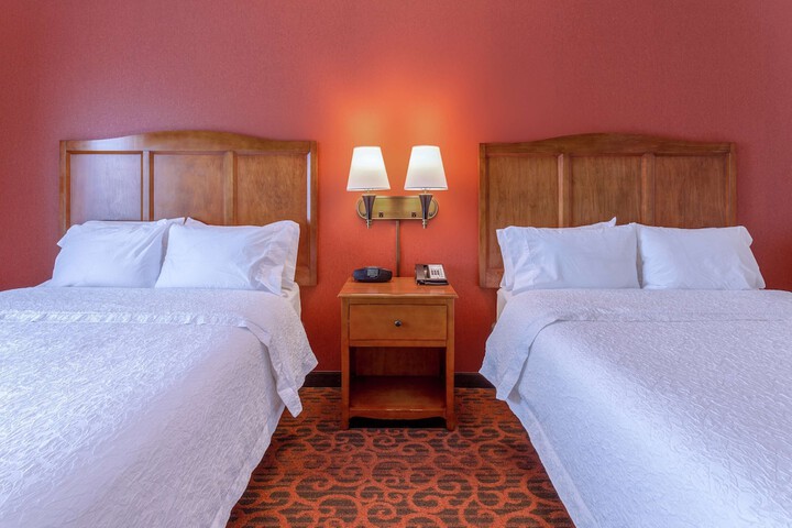 2 Queen Beds (4 of 5)