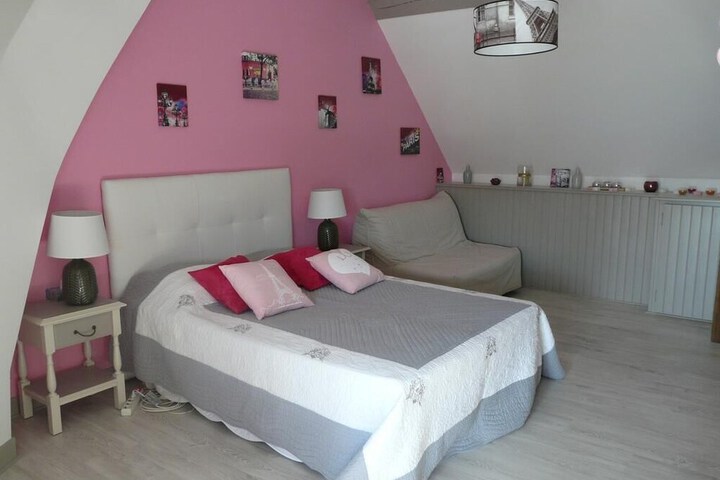 Room 7 of 9