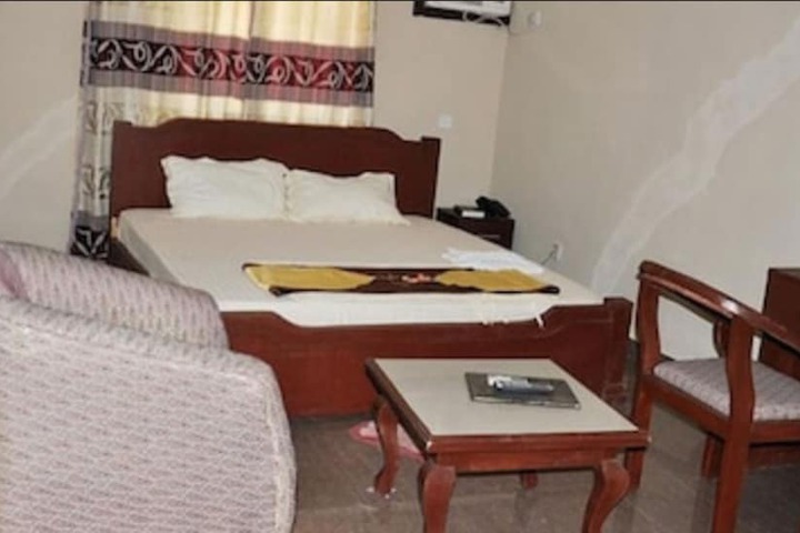 Room 5 of 19