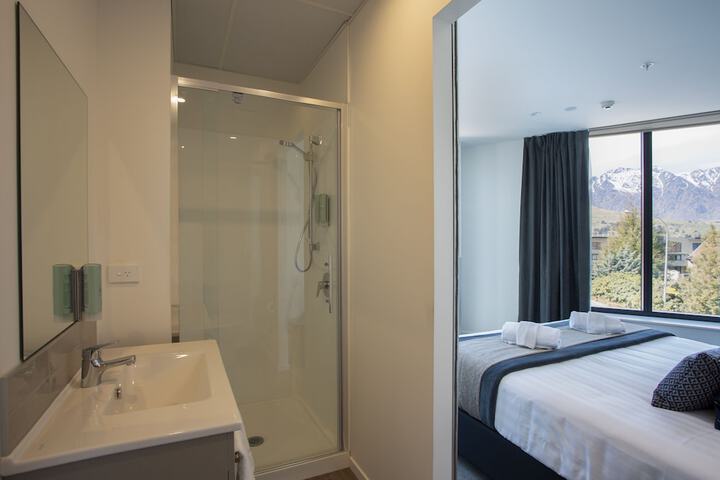 Room 32 of 63