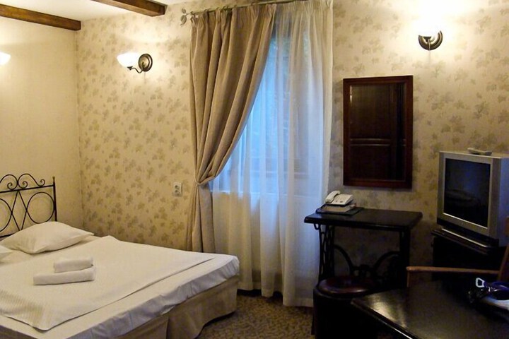 Room 8 of 62