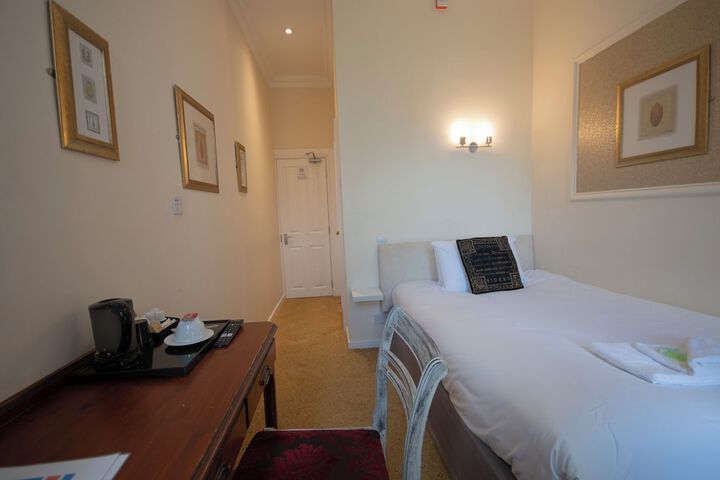 Room 10 of 148
