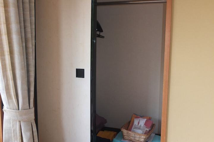 Room 17 of 82