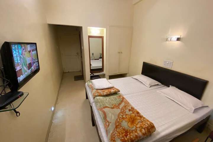 Room 13 of 47