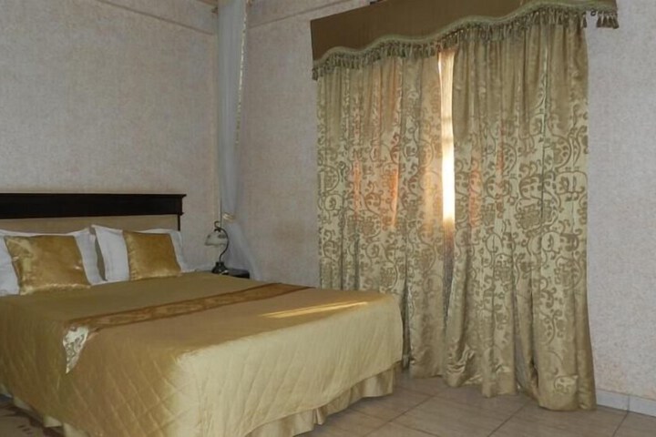 Room 8 of 27