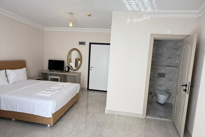 Room 3 of 10