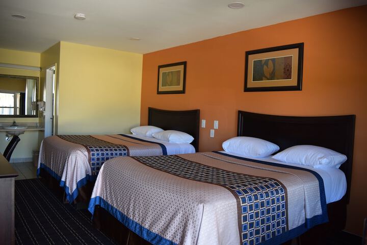 1 Queen Bed (39 of 55)