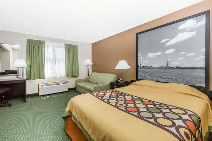 1 Queen Bed (11 of 12)
