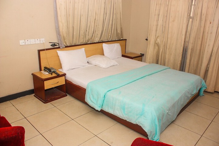 Room 8 of 35
