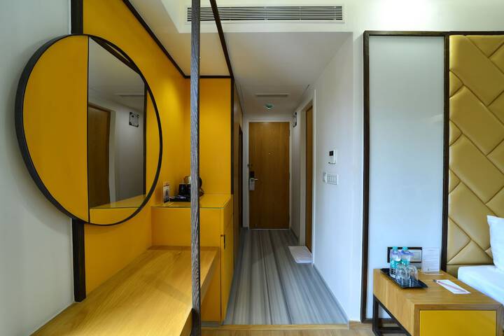 Room 17 of 37