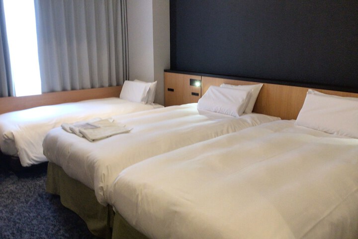 Room 28 of 86